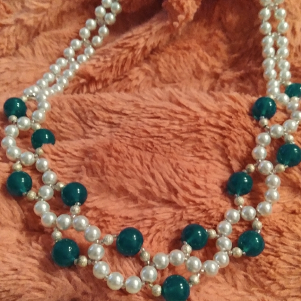 An Aunt Susie's Beauties Necklace